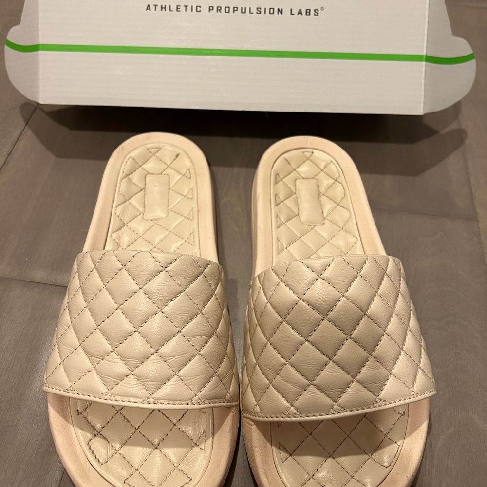 APL Lusso Slides, nude, size 7